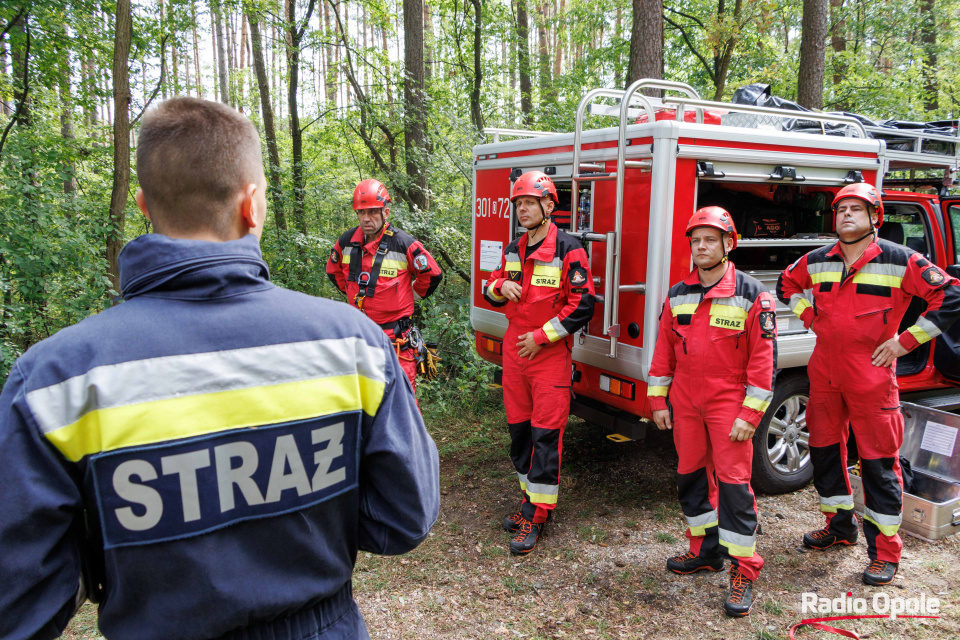 Specjalistyczna Grupa Ratownictwa Wysokościowego przeprowadza ćwiczenia na dostrzegalni przeciwpożarowej [fot. Sławomir Mielnik]