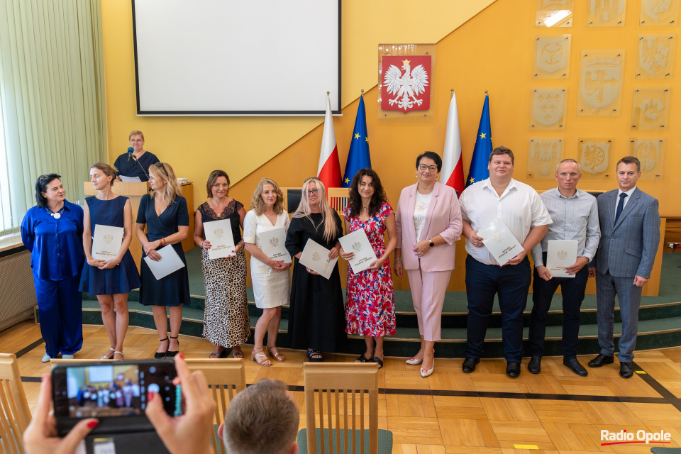 Akt nadania awansów dla nauczycieli w UMWO w Opolu [fot. Adam Dubiński]