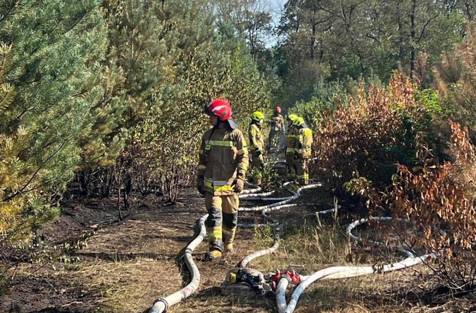 gaszenie pożaru przez kędzierzyńskich strażaków - [fot: PPSP Kędzierzyn-Koźle]