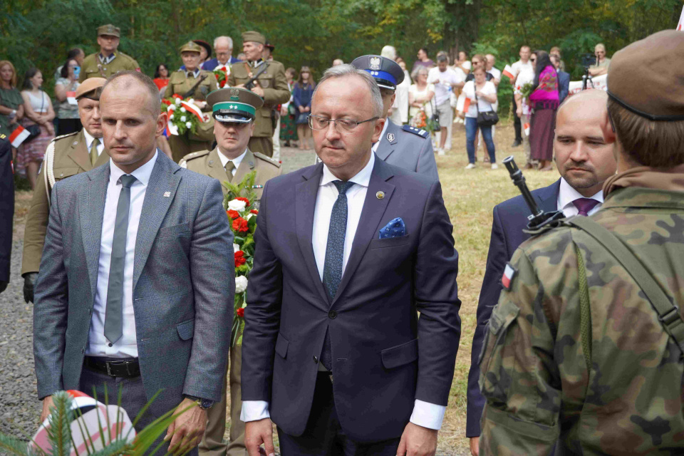 W Malerzowicach Wielkich otwarto ścieżkę edukacyjną o zamordowanych żołnierzach z oddziału "Bartka" [fot. IPN w Opolu]