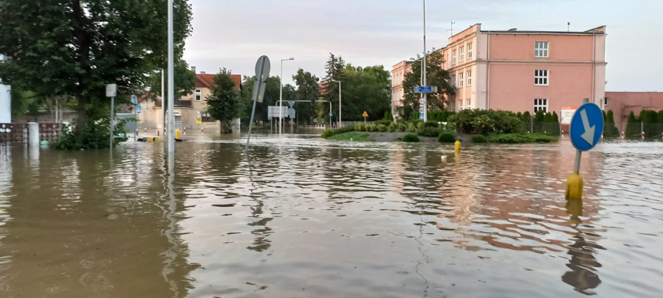 Lewin Brzeski pod wodą fot. grupa whatsapp z Lewina Brzeskiego.