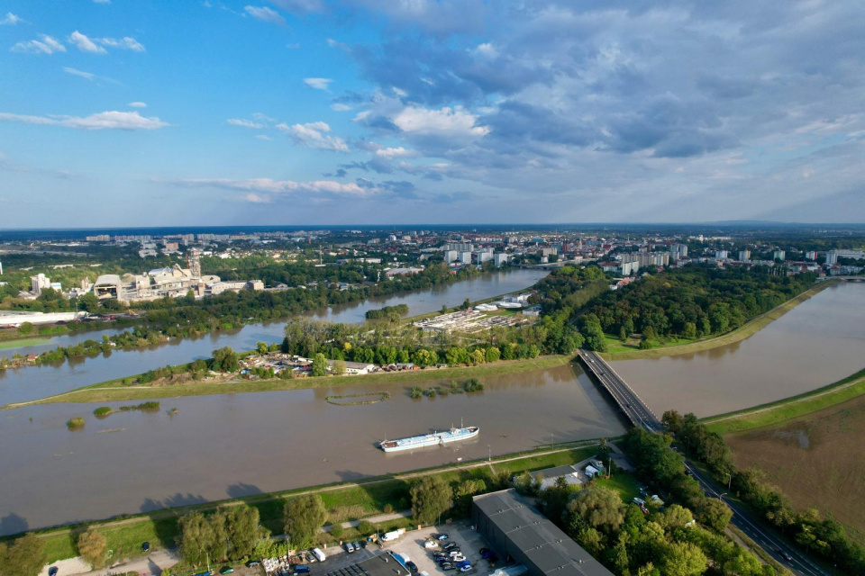 Odra, kanał Ulgi i oczyszczalnia ścieków w Opolu [fot. J. Madzia]