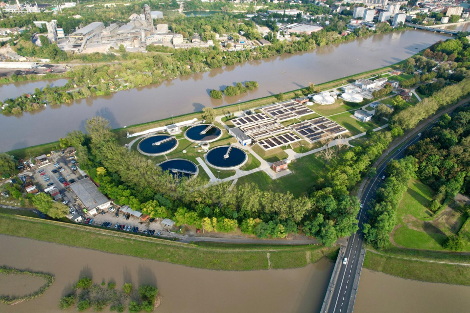 Odra, kanał Ulgi i oczyszczalnia ścieków w Opolu [fot. J. Madzia]