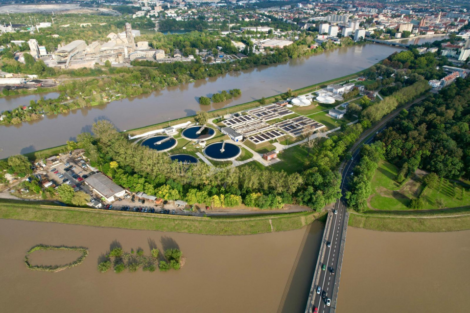 Odra, kanał Ulgi i oczyszczalnia ścieków w Opolu [fot. J. Madzia]