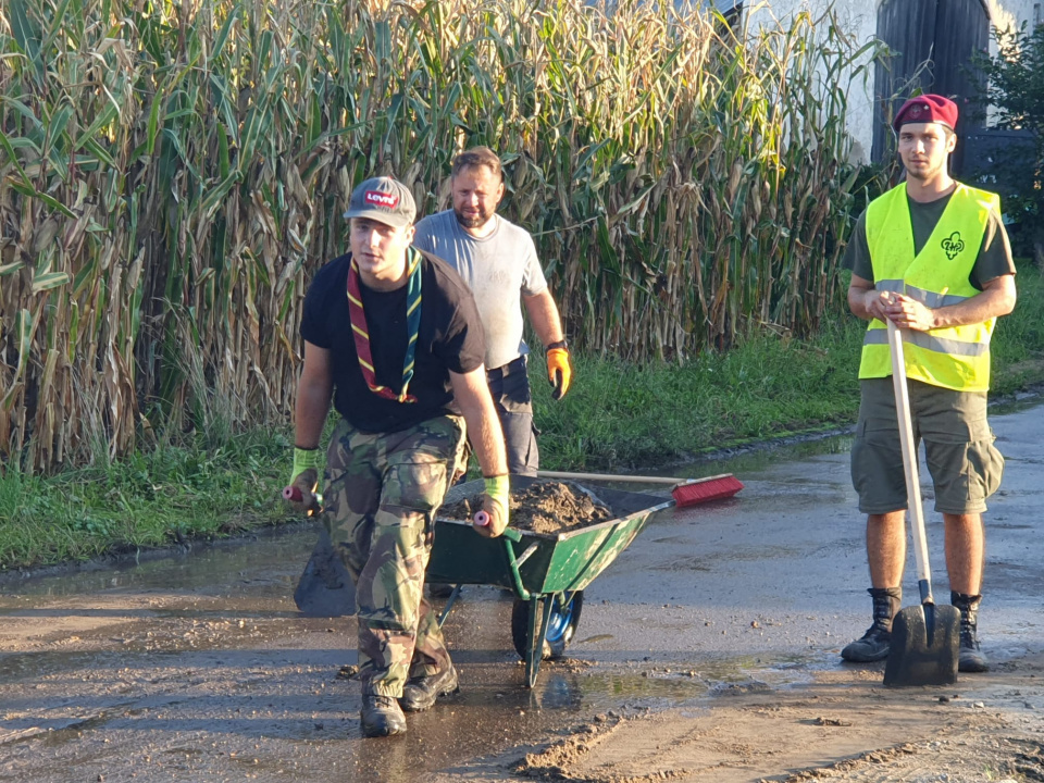 Harcerze pomagają powodzianom z gminy Paczków [fot. ZHP]