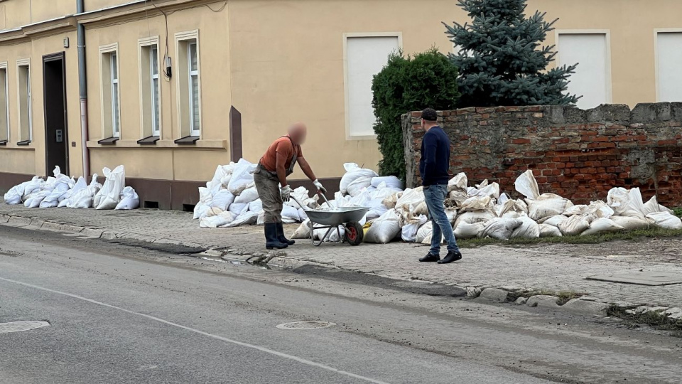 Sprzątwnie po powodzi w Brzegu [fot. Daniel Klimczak]