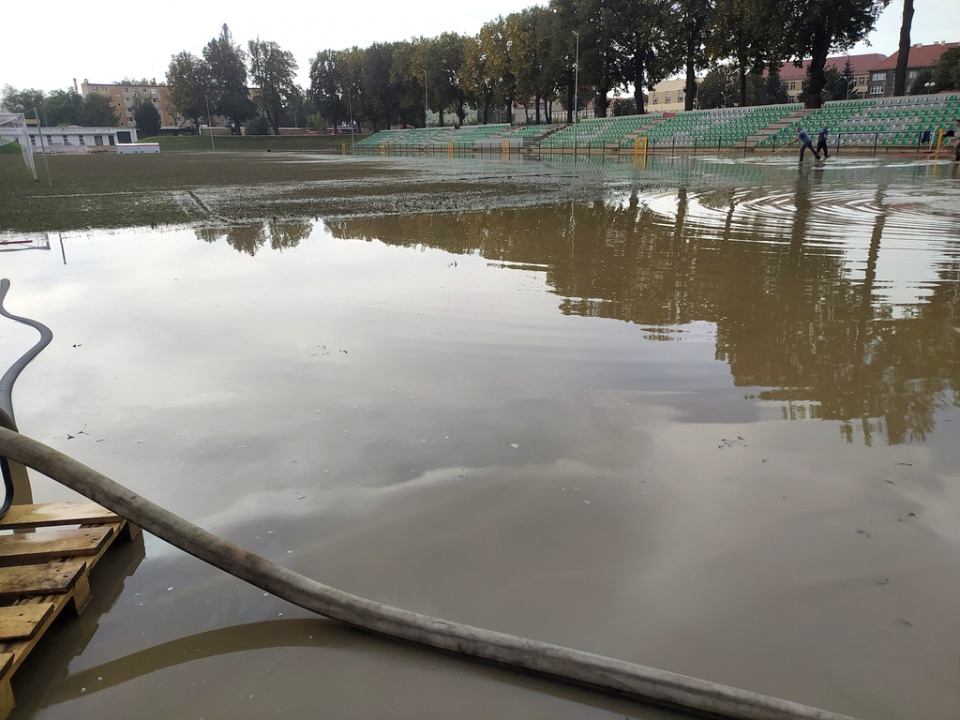 Zalany stadion w Nysie, 23.09.2024 r. [fot. Witold Wośtak]