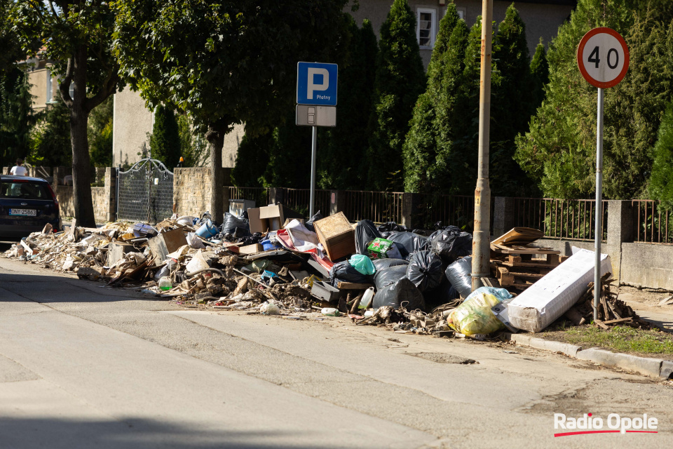 Śmieci popowodziowe w Nysie [fot. Sławomir Mielnik]