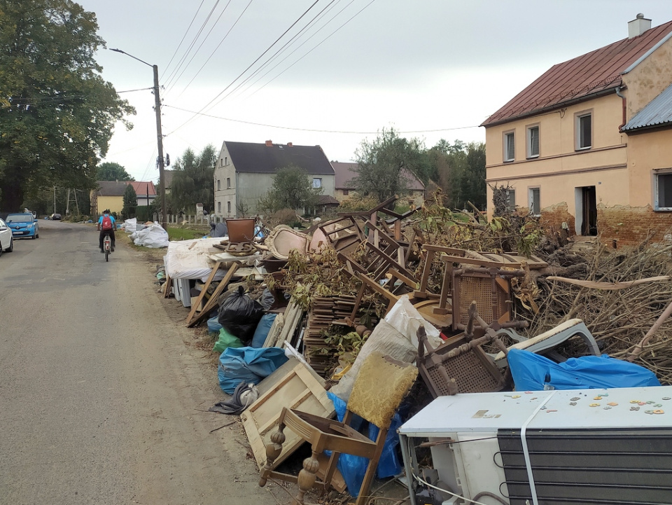 Sprzątanie po powodzi w Bodzanowie, 26.09.2024 r. [fot. Witold Wośtak]