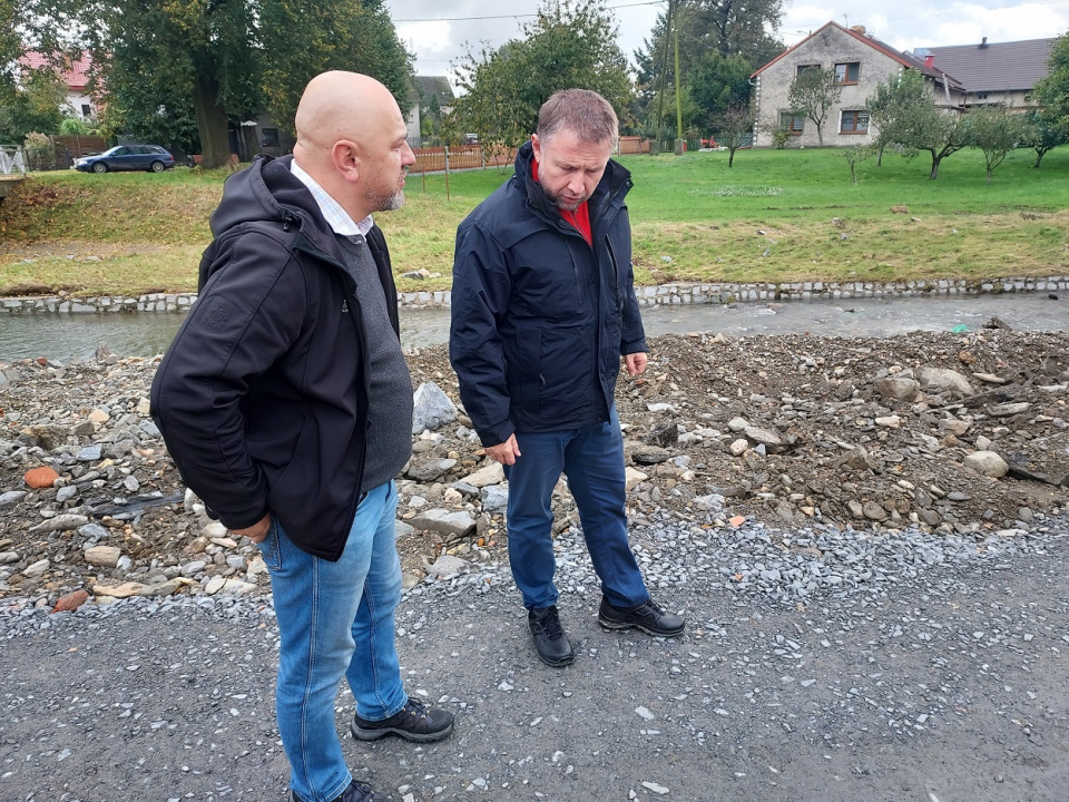 Minister Marcin Kierwiński i Grzegorz Zawiślak w Moszczance [fot. Jan Poniatyszyn]