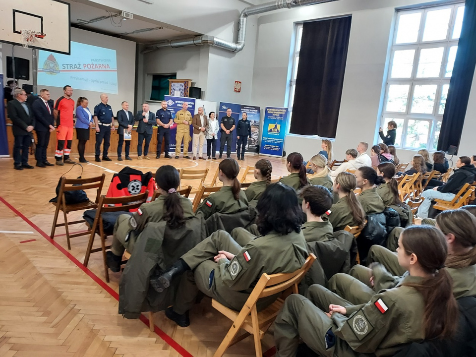 Zespół Szkół Rolniczych w Prudniku. Inauguracja kampanii edukacyjnej „Przyhamuj, życie przed tobą” [fot. Jan Poniatyszyn]