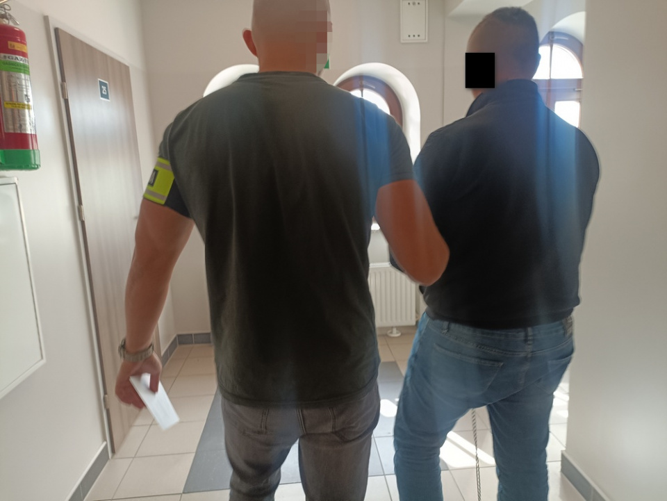 Chciał ukraść materiały budowlane, a wspólnik miał narkotyki. Zatrzymali ich brzescy policjanci [KPP Brzeg]