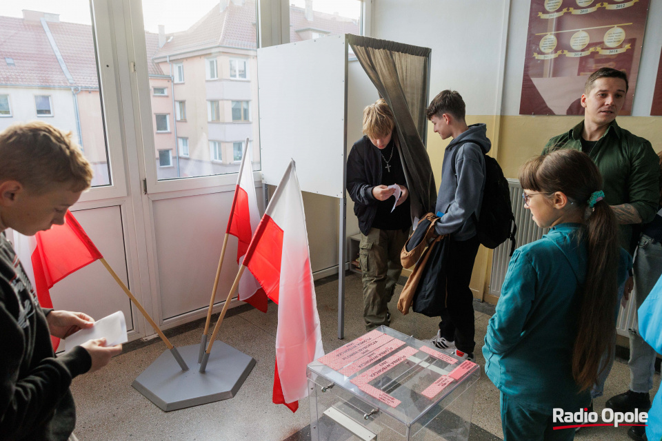 Wybory na przewodniczącego samorządu uczniowskiego w PSP 2 w Opolu [fot. Sławomir Mielnik]