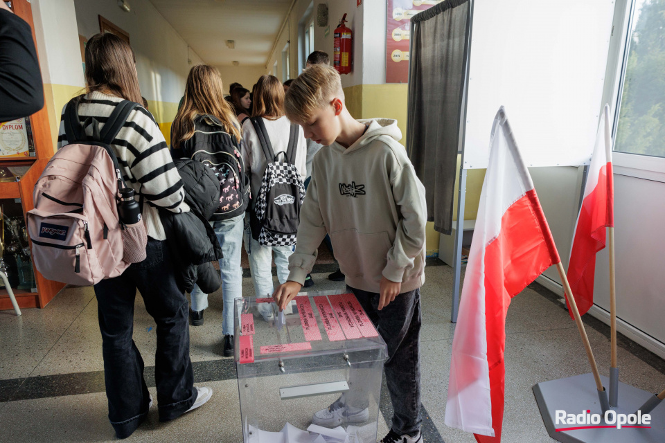 Wybory na przewodniczącego samorządu uczniowskiego w PSP 2 w Opolu [fot. Sławomir Mielnik]