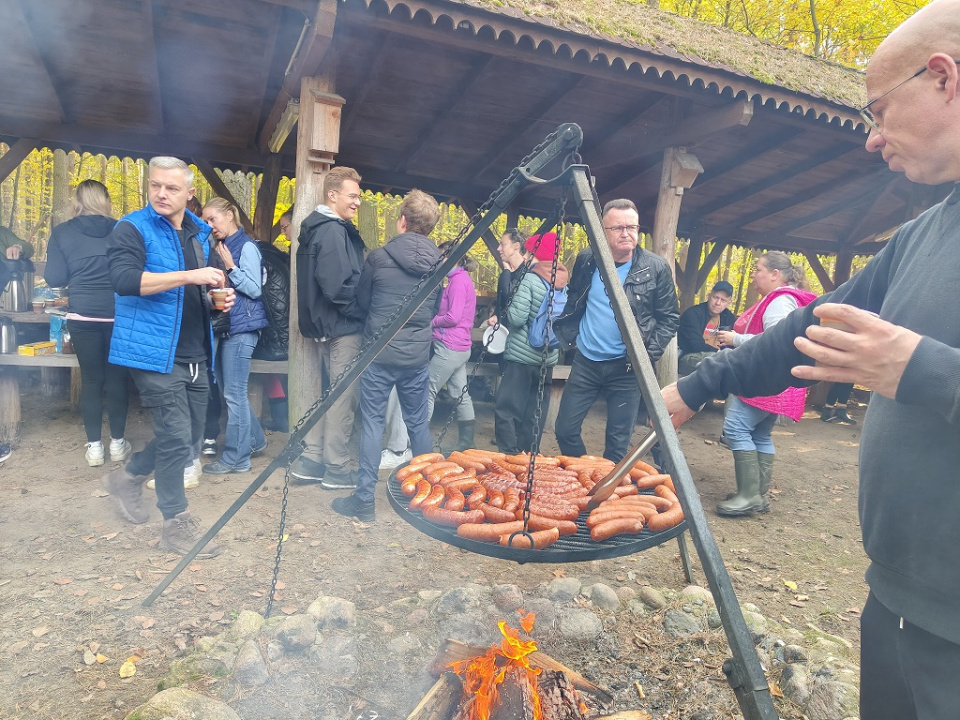 Grzybobranie i sprzątanie w brzeskich lasach. "Niestety, ilość śmieci przeraża" [fot. Joanna Matlak]