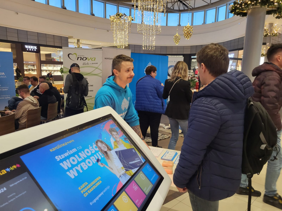 Akcja "Masz jaja, idź na badania" w centrum handlowym Karolinka w Opolu 2024 [fot. Katarzyna Doros-Stachoń]