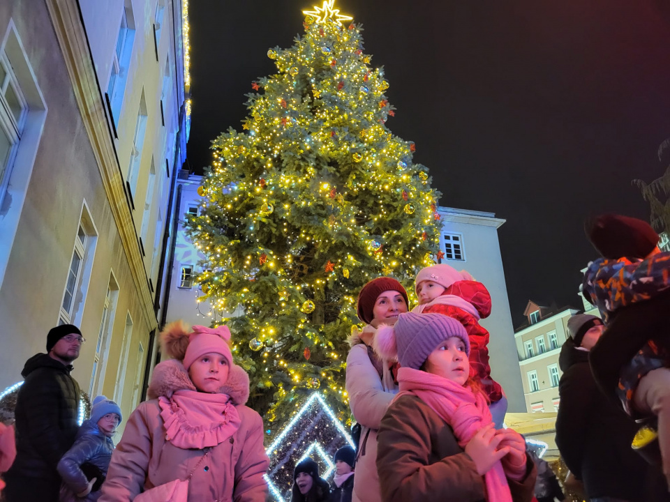 Rozświetlenia choinki na rynku w Opolu. Otwarcie jarmarku [fot. Katarzyna Doros-Stachoń]