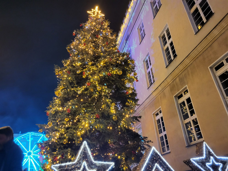 Rozświetlenia choinki na rynku w Opolu. Otwarcie jarmarku [fot. Katarzyna Doros-Stachoń]