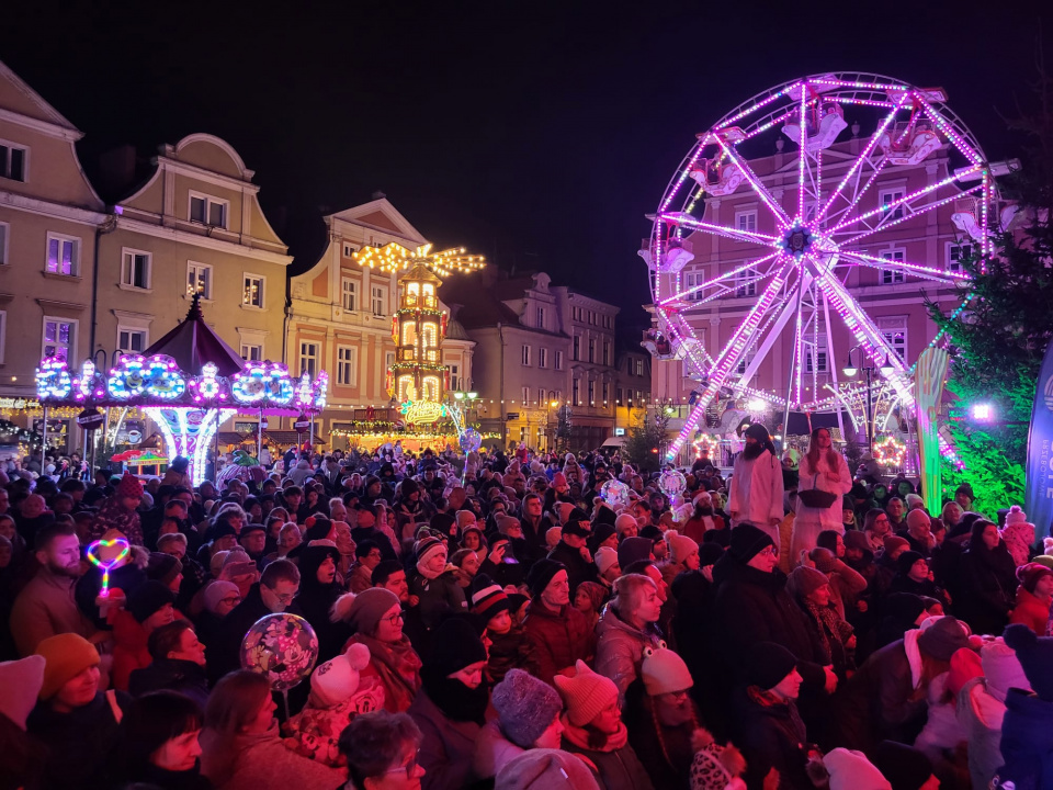 Rozświetlenia choinki na rynku w Opolu. Otwarcie jarmarku [fot. Katarzyna Doros-Stachoń]