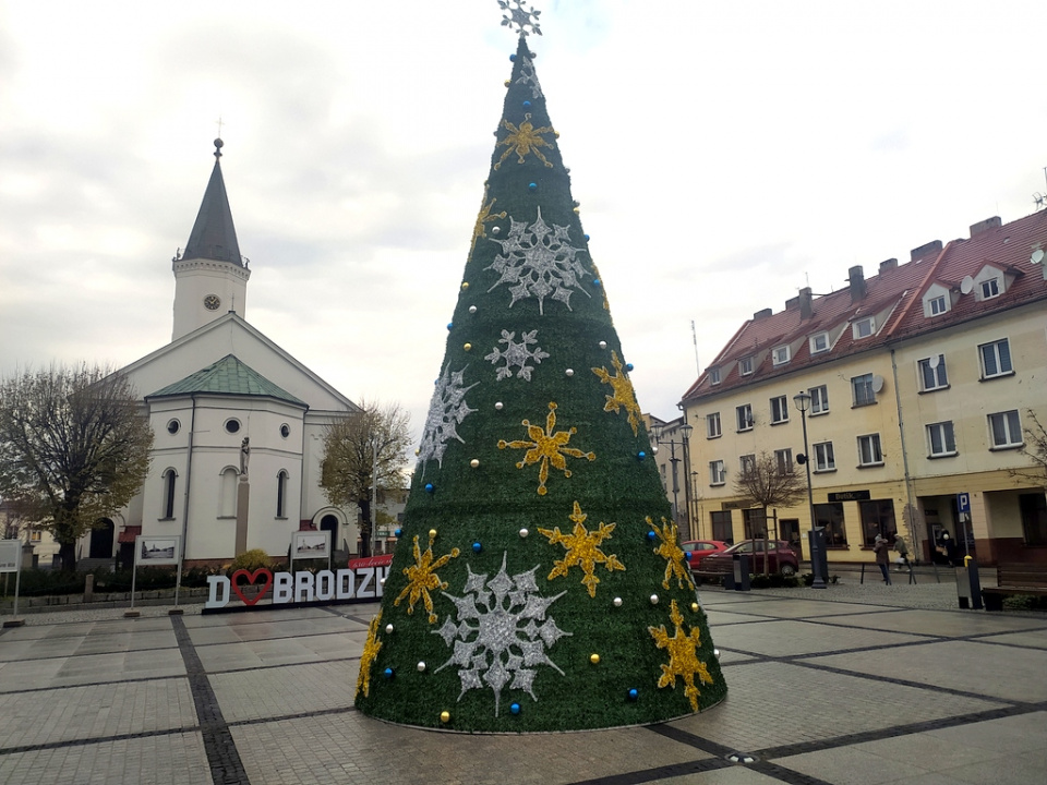 Choinka na Rynku w Dobrodzieniu [fot. Witold Wośtak]