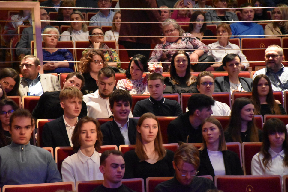 Najzdolniejsi ze stypendiami. Uroczysta gala w Filharmonii Opolskiej [fot. Joanna Matlak]