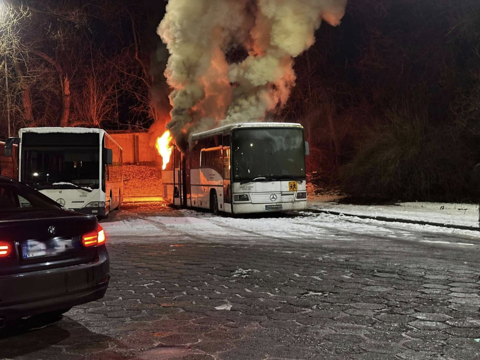 Pożar autobusu na dworcu w Głuchołazach (fot. Facebook/Głuchołazy998)