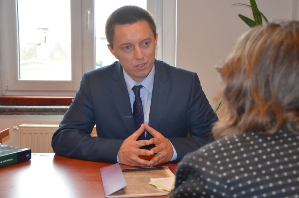 adwokat Marcin Kotwica z Opola udzielał bezpłatnych porad 