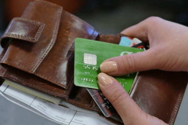 Narodowy Bank Ukrainy zaleca uchodźcom płatności bezgotówkowe. Nie będzie prowizji