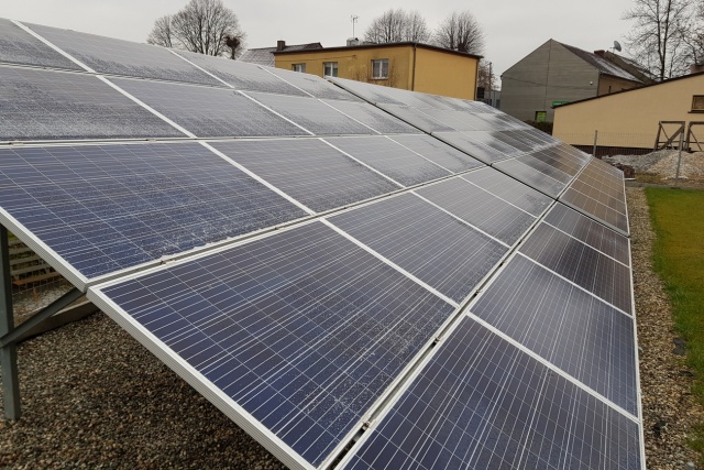 Elektrownia wodna na Małej Panwi się nie sprawdzi, ale farma paneli słonecznych może zasilić w prąd lampy uliczne