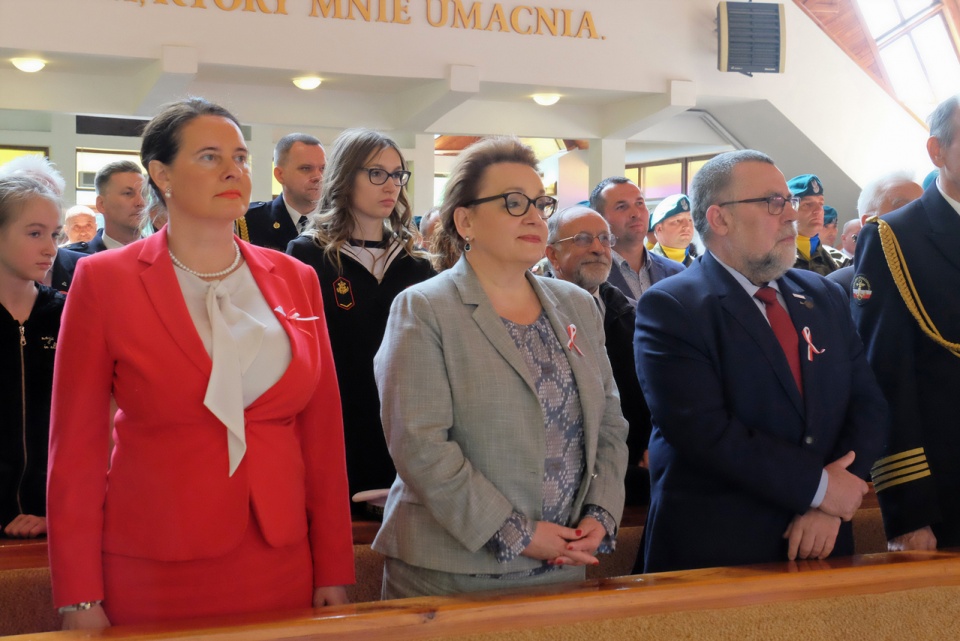 Wojewoda Violetta Porowska i minister Anna Zalewska, Dzień Flagi w Moszczance 2019 [fot. Wanda Kownacka]