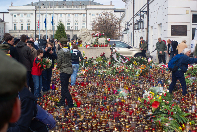11. rocznica katastrofy smoleńskiej - z archiwum Radia Opole. Serce boli, płacze dusza - tak opolanie komentowali te tragiczne wydarzenia