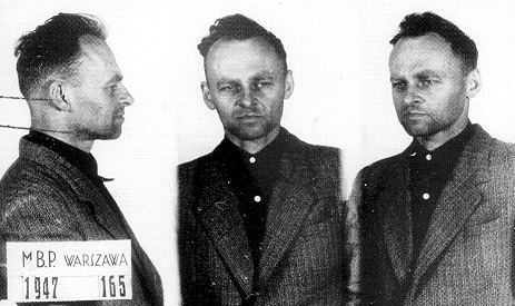 Rotmistrz Witold Pilecki, zdjęcia zrobione po aresztowaniu w warszawskim więzieniu mokotowskim (1947) [fot. Autorstwa Nieznany - Warsaw Mokotow prison, Domena publiczna, https://commons.wikimedia.org/w/index.php?curid=4111897]