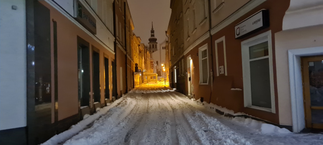 Zima 2021. Zasypane śniegiem Opole w nocnej odsłonie [GALERIA ZDJĘĆ]
