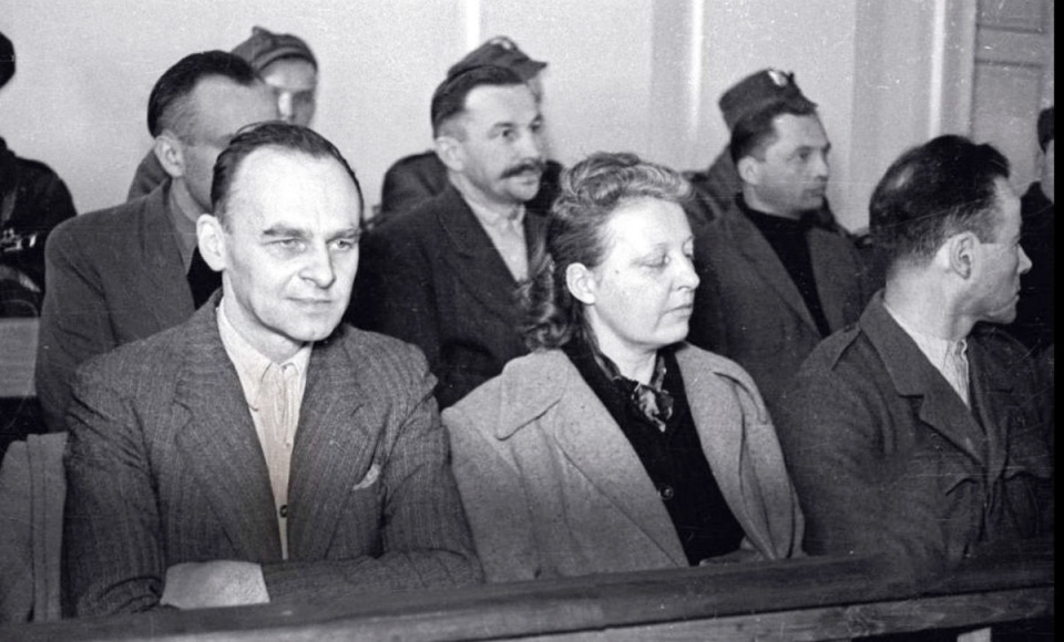Rotmistrz Witold Pilecki na ławie oskarżonych 1948 [fot. Autorstwa unknown-anonymous - Institute of National Remembrance Archive, Domena publiczna, https://commons.wikimedia.org/w/index.php?curid=58610126]
