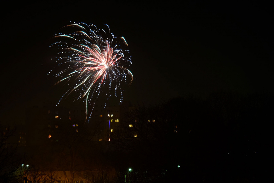 Opolanie witają Nowy Rok fajerwerkami [fot. Błażej Choroś]
