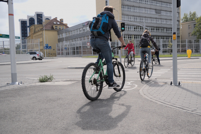 Nowe uprawnienia straży miejskiej. Mogą karać rowerzystów i użytkowników hulajnóg
