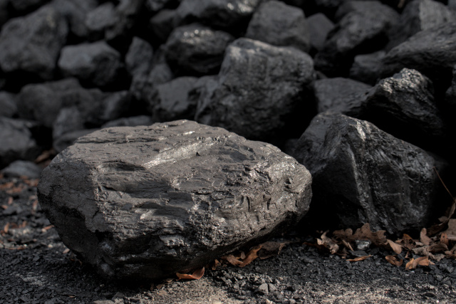 Węgiel w składach tańszy niż w gminie. Niektórzy mieszkańcy wycofują wnioski