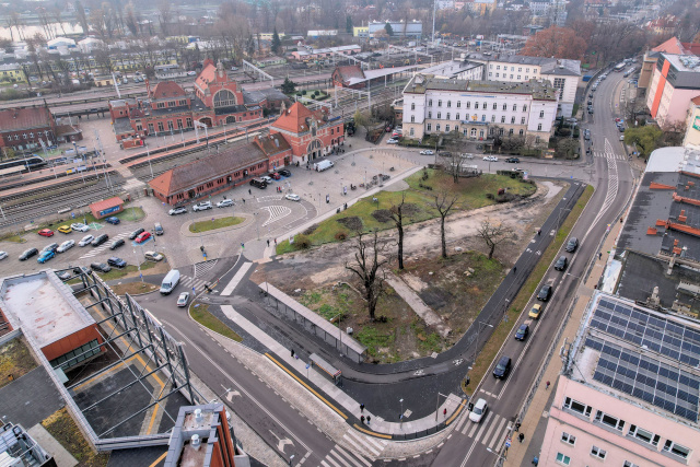 Ruch wahadłowy i brak przejścia dla pieszych - od wtorku utrudnienia w okolicach placu przed dworcem Opole Główne
