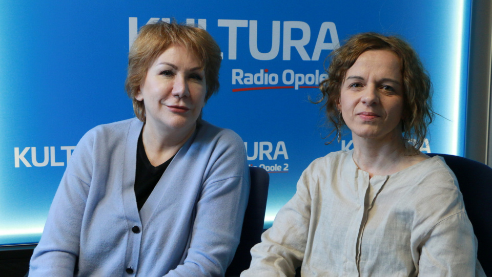 Od lewej: Elżbieta Oficjalska i Magdalena Górniak-Bardzik [fot. Justyna Krzyżanowska]