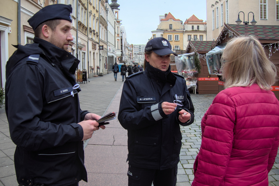 Policyjna akcja Biała Wstążka, rynek w Opolu [fot. Maciej Marciński]