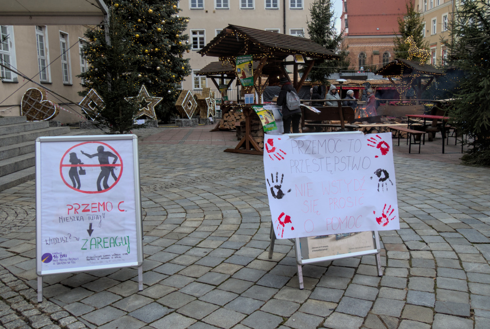 Policyjna akcja Biała Wstążka, rynek w Opolu [fot. Maciej Marciński]