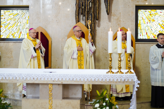 Problemy zdrowotne biskupa Andrzeja Czai. Przygotowuje się do poważnej operacji