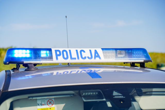 Policjanci zatrzymali mężczyznę, który groził wysadzeniem budynku w Sowinie koło Łambinowic