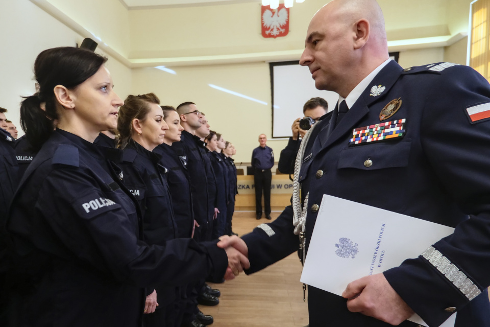 Ślubowanie nowych policjantów i policjantek [fot. Maciej Marciński]