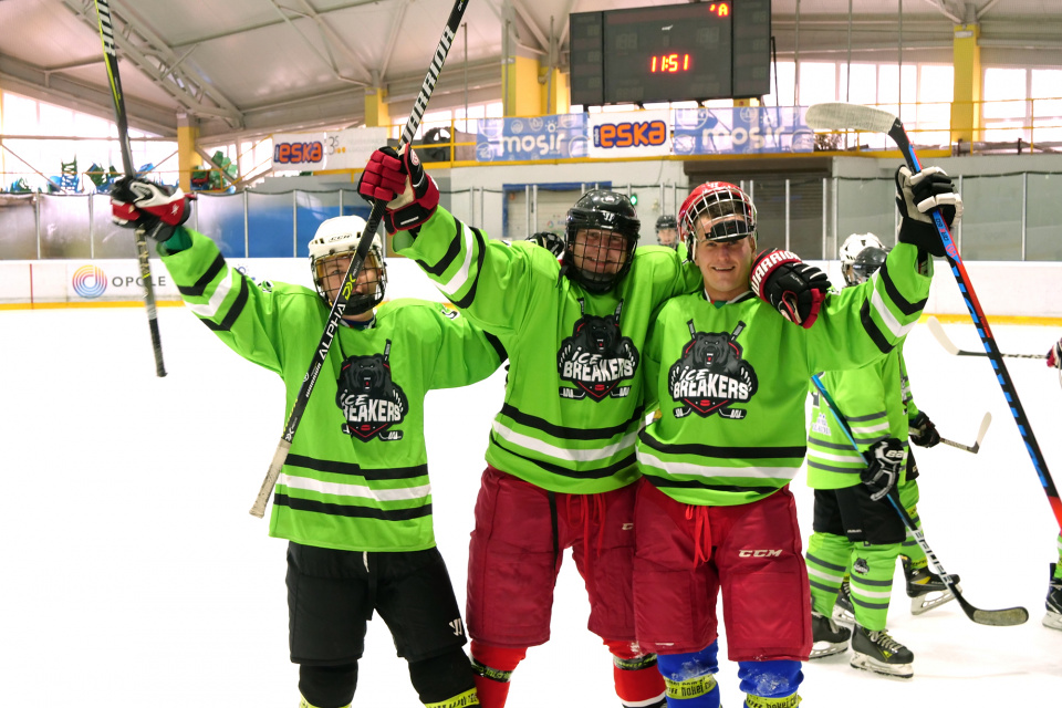 W Opolu rozpoczęły się mistrzostwa amatorów w hokeju na lodzie [fot. Julia Pietkiewicz]