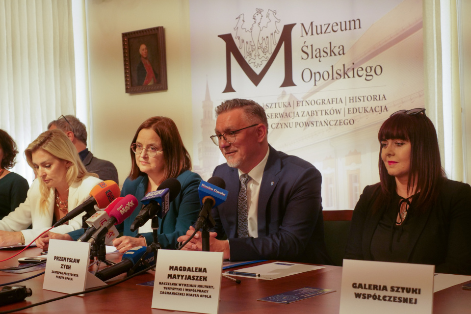Konferencja prasowa zapowiadająca 5. Noc Muzeów w Opolu - od prawej Magdalena Matyjaszek, Przemysław Zych, Iwona Solisz [fot. Jędrzej Łuczak]