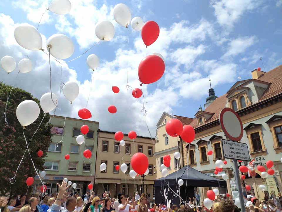 Wypuszczenie balonów w Kluczborku z okazji 770-lecia