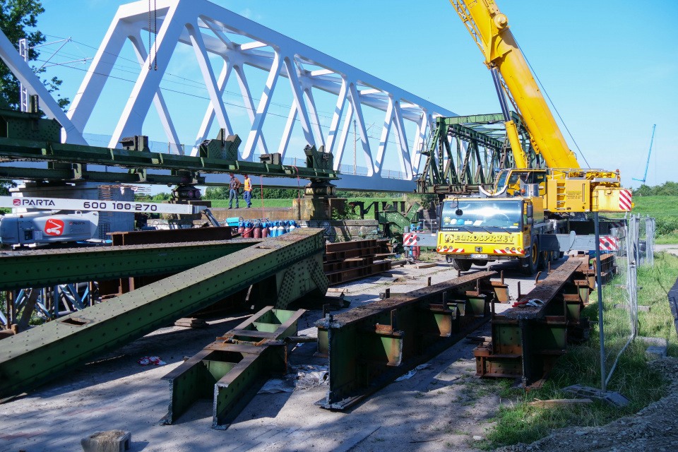 Rozbiórka mostu kolejowego nad Odrą w Opolu [fot. Marcin Boczek]