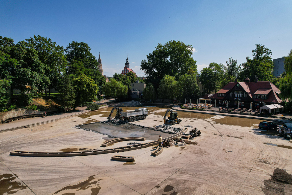 Trwa remont fontanny na Stawie Zamkowym w Opolu [fot. Adam Dubiński]