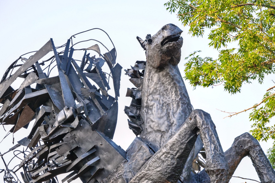 Oficjalne odsłonięcie Pegaza, rzeźby Mariana Nowaka na placu Jana Pawła II w Opolu [fot. Agnieszka Pietrzyk]